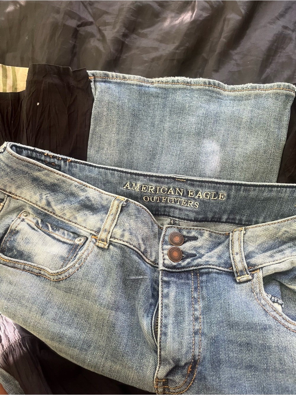 American Eagle Outfitters Light Blue Flare Jeans with Back Pocket Accent - Picture 2 of 5
